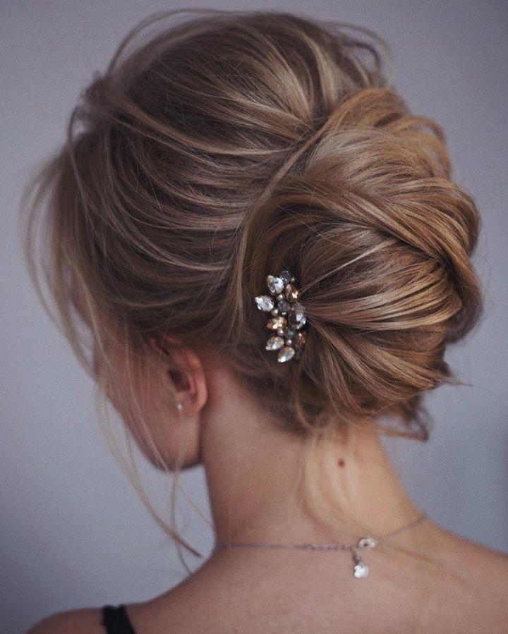 زفاف - This French Twist Updo Hairstyle Perfect For Any Wedding Venue