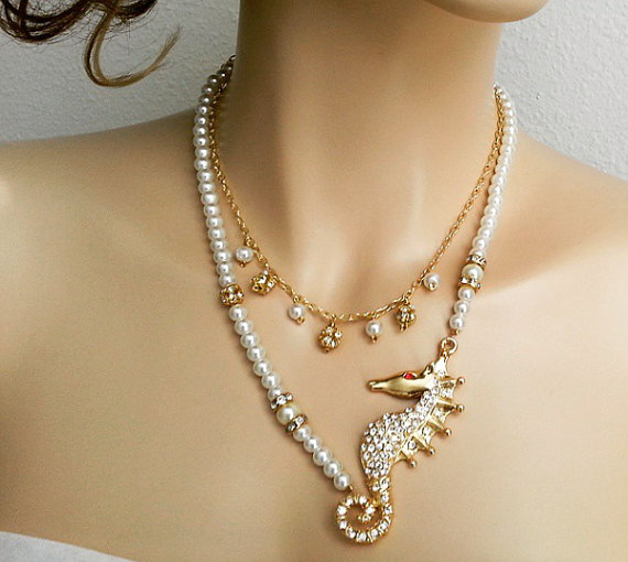 Hochzeit - Beach Wedding Necklace Pearl Necklace with Gold Seahorse Bridal Necklace Statement Ocean Necklace Beach Necklace Destination Wedding Jewelry