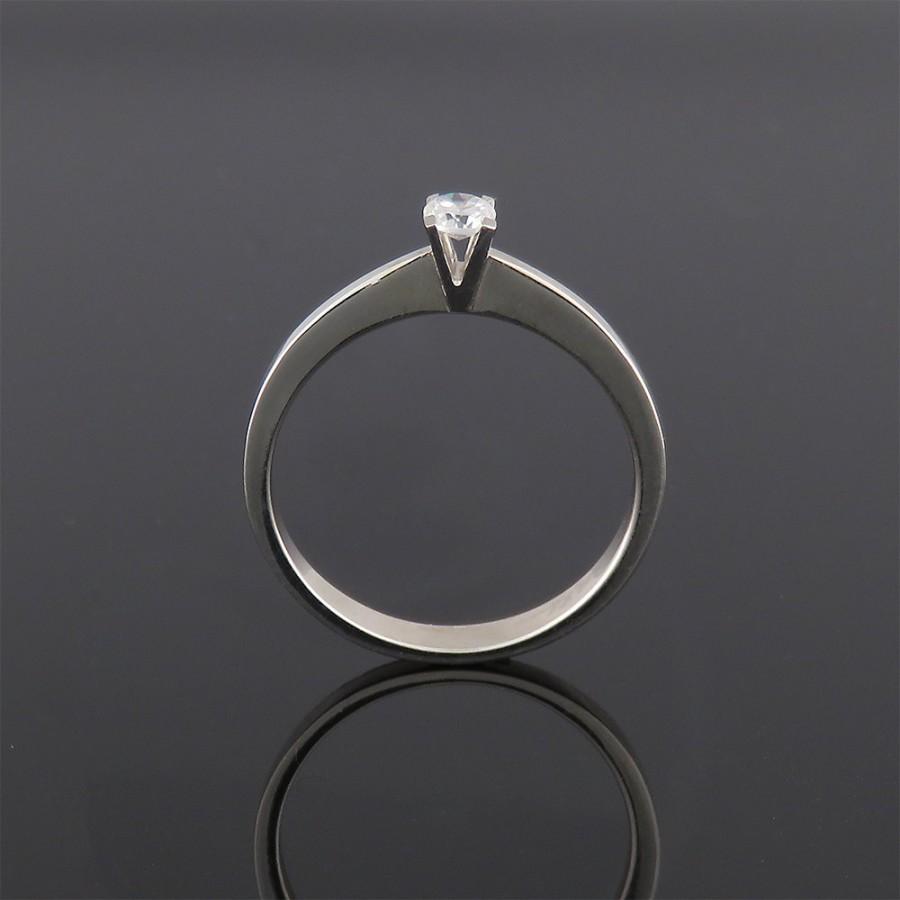 زفاف - White gold diamond ring, White gold engagement ring, Delicate engagement ring, Classic Diamond ring, Round white gold diamond ring