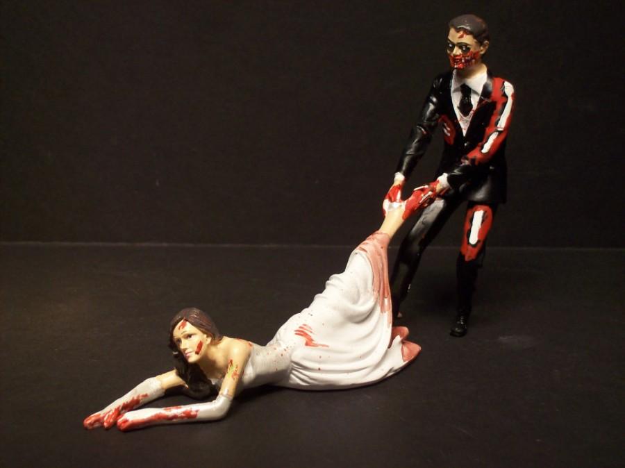 Hochzeit - Halloween SALE Bloodthirsty Zombies Bride and Groom Funny Wedding Cake Topper Funny Scary Horror No Game