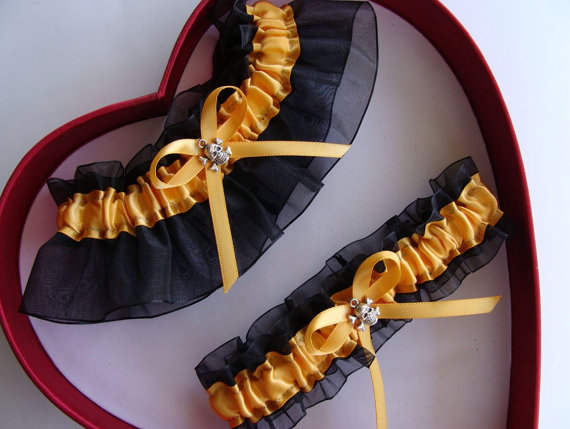 Mariage - New Wedding Garter, Gold, Black- Wedding Garter Set, Select Keepsake Garter Toss Garter Plus size/ Regular size