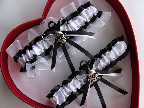 Hochzeit - Wedding Garter, Black ,White Wedding Garter Set, Select Keepsake Garter Toss Garter Plus Size Garter Select your charm