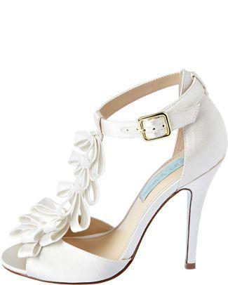 زفاف - Beautiful Combination - White Wedding Shoes And Short Wedding Dress Post_155 