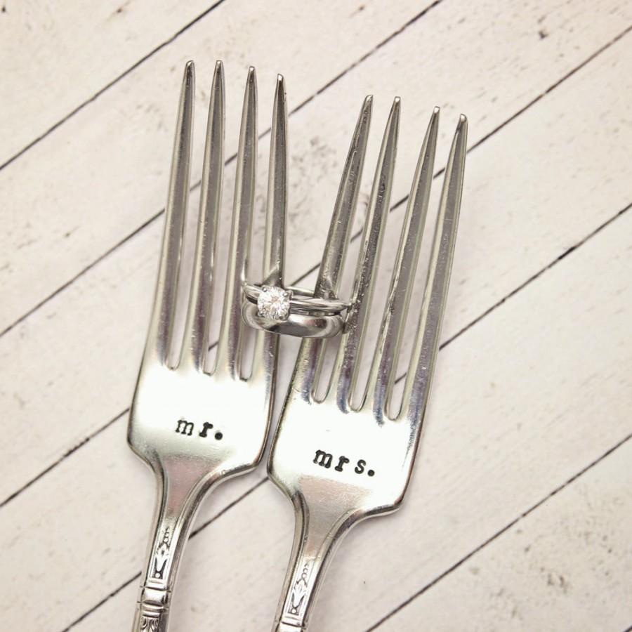 زفاف - Mrs. and Mr. Wedding Forks - Hand Stamped Silverware Personalized Name Date - Vintage - Dinner Cake Forks - His and Hers - Bride Groom