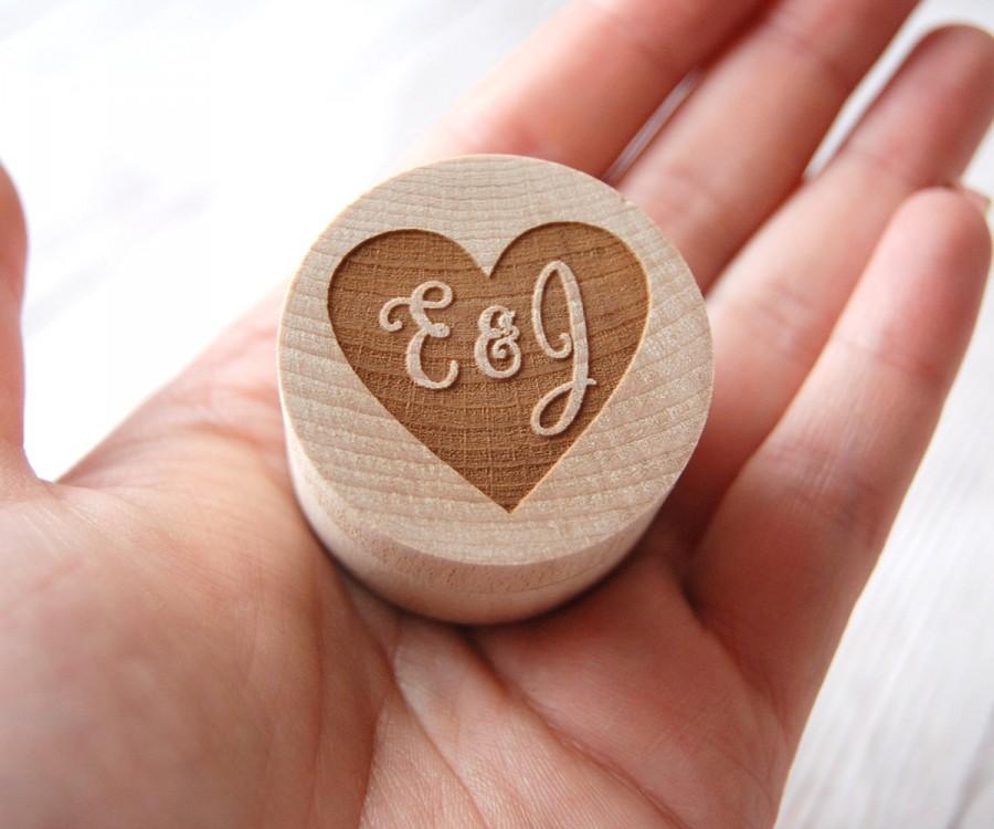 زفاف - Personalised Wooden Ring Box - Custom made with the initials of your choice - heart design