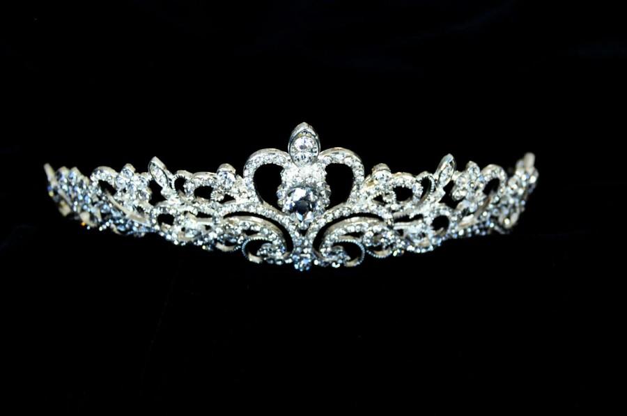 Hochzeit - Tiara and Puffy Veil, Wedding Tiara, perfect for Wedding, Bachlorette Party, Prom.