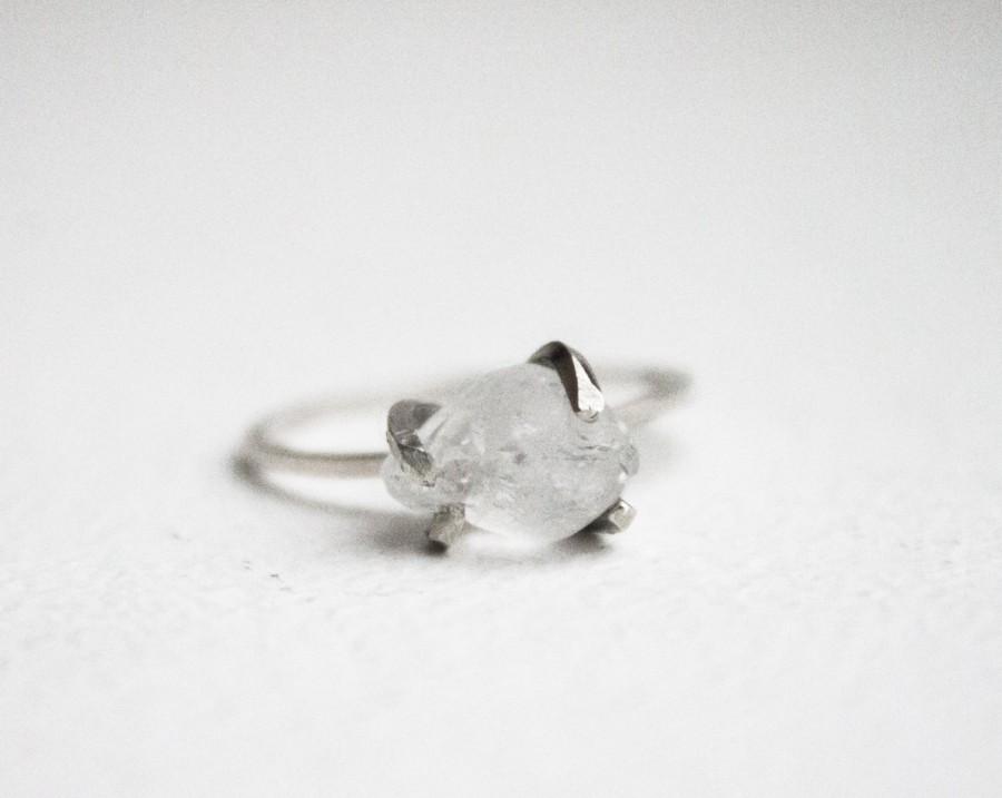 Свадьба - White ring raw crystal rine White topaz rind sterling silver ring Delicate ring Wedding ring engagement ring Minimal ring modern ring gift