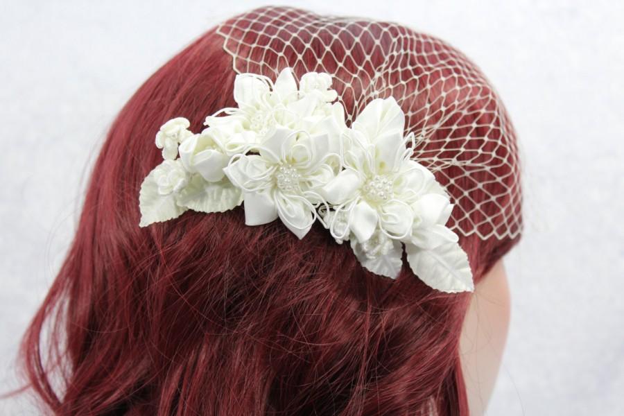 Свадьба - Ivory Bridal Hair Comb - Flowers Pearls Rhinestones - Bridal Fascinator Wedding Hair Flower Comb Pin Piece Clip Pins