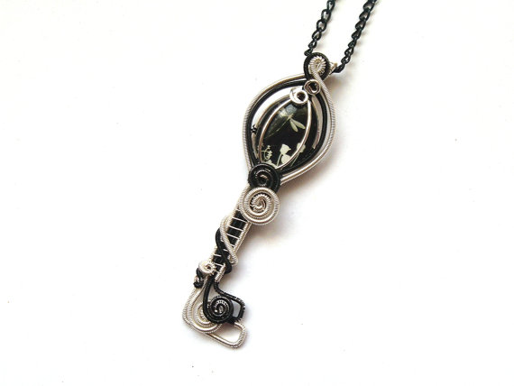 زفاف - Skeleton Key, Wire Wrapped White And Black Dragonfly Cabochon Skeleton Key Pendant, Wire Wrapped Jewelry, Handmade Wire Jewelry, OOAK