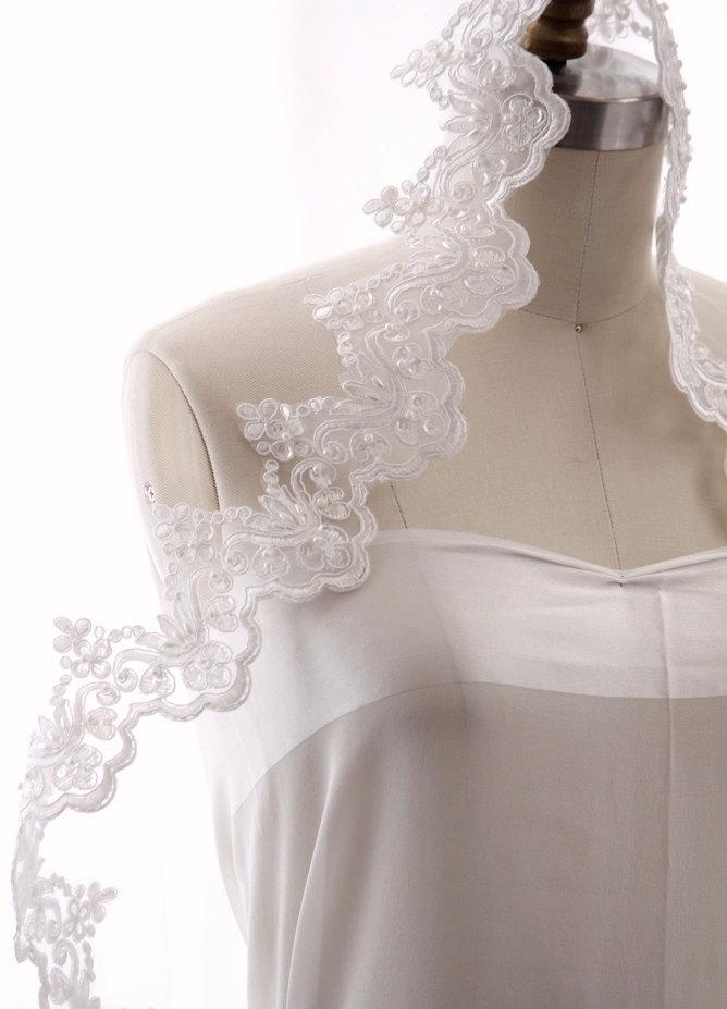 Hochzeit - Bridal veil- Mantilla veil- wedding veil-chapel veil- beaded lace veil-beaded veil- style 150