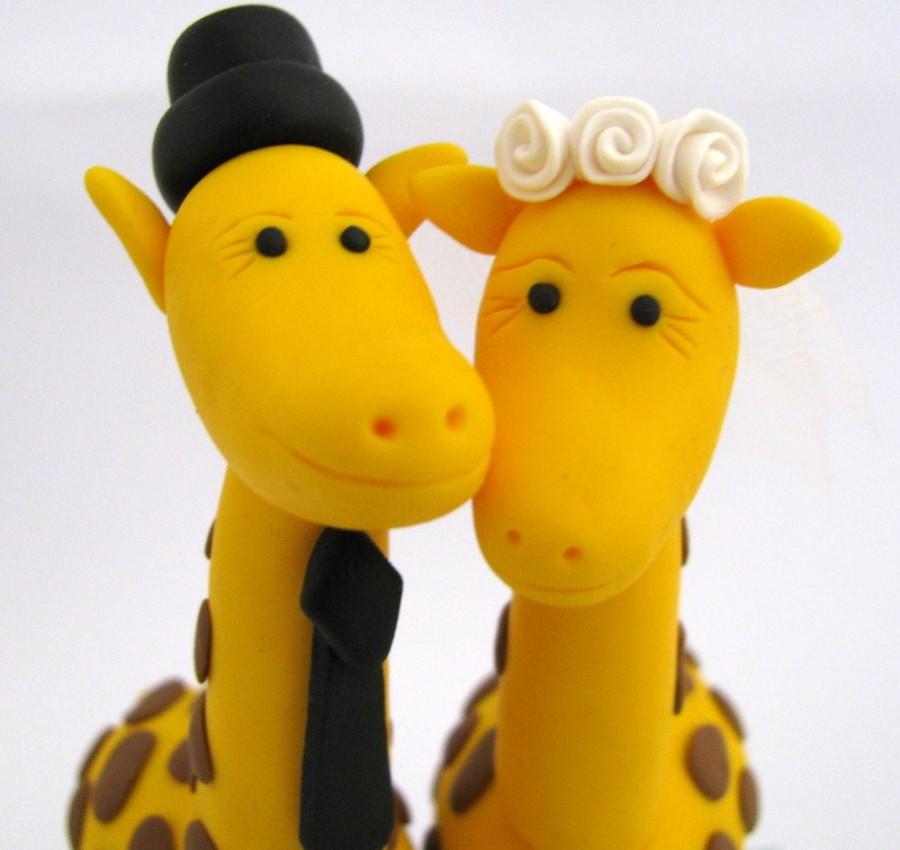 Hochzeit - Personalized  - giraffe love - custom wedding cake topper - polymer clay