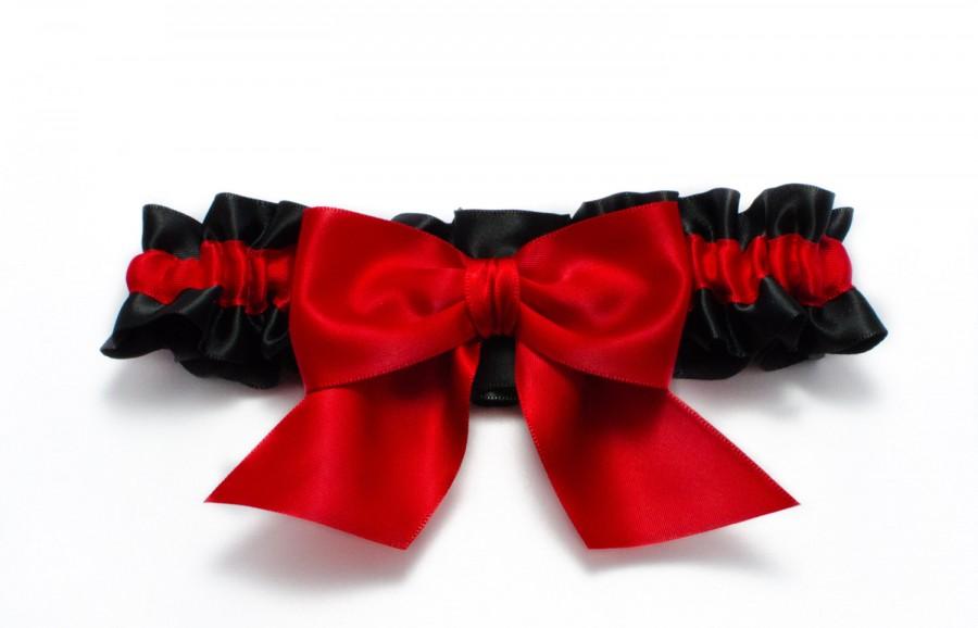 Hochzeit - Wedding garter - bridal garter - black and red garter with a red bow - red wedding garter - red satin toss garter - red and black garter