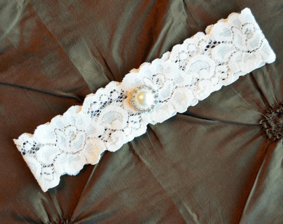 Hochzeit - Ivory Wedding Garter, Ivory Bridal Garter, Ivory Lace Garter, Toss Garter, Pearl Wedding Garter, Crystal Wedding Garter