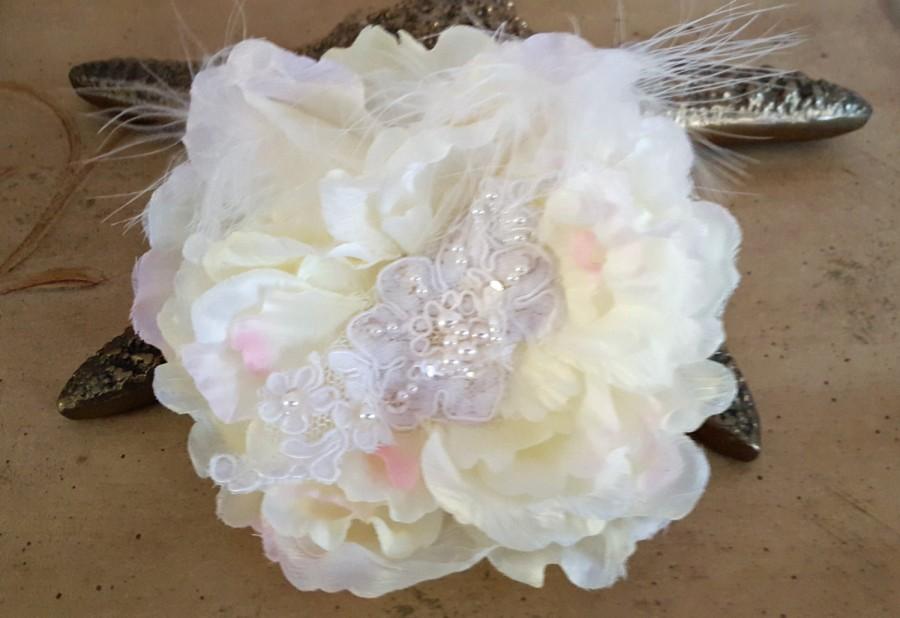 Hochzeit - Ivory Wedding Hair Flower , Wedding Headpiece,  Bridal Hair Piece,   Ivory Flower Fascinator, Flower Hair Clip, French Lace Hair piece