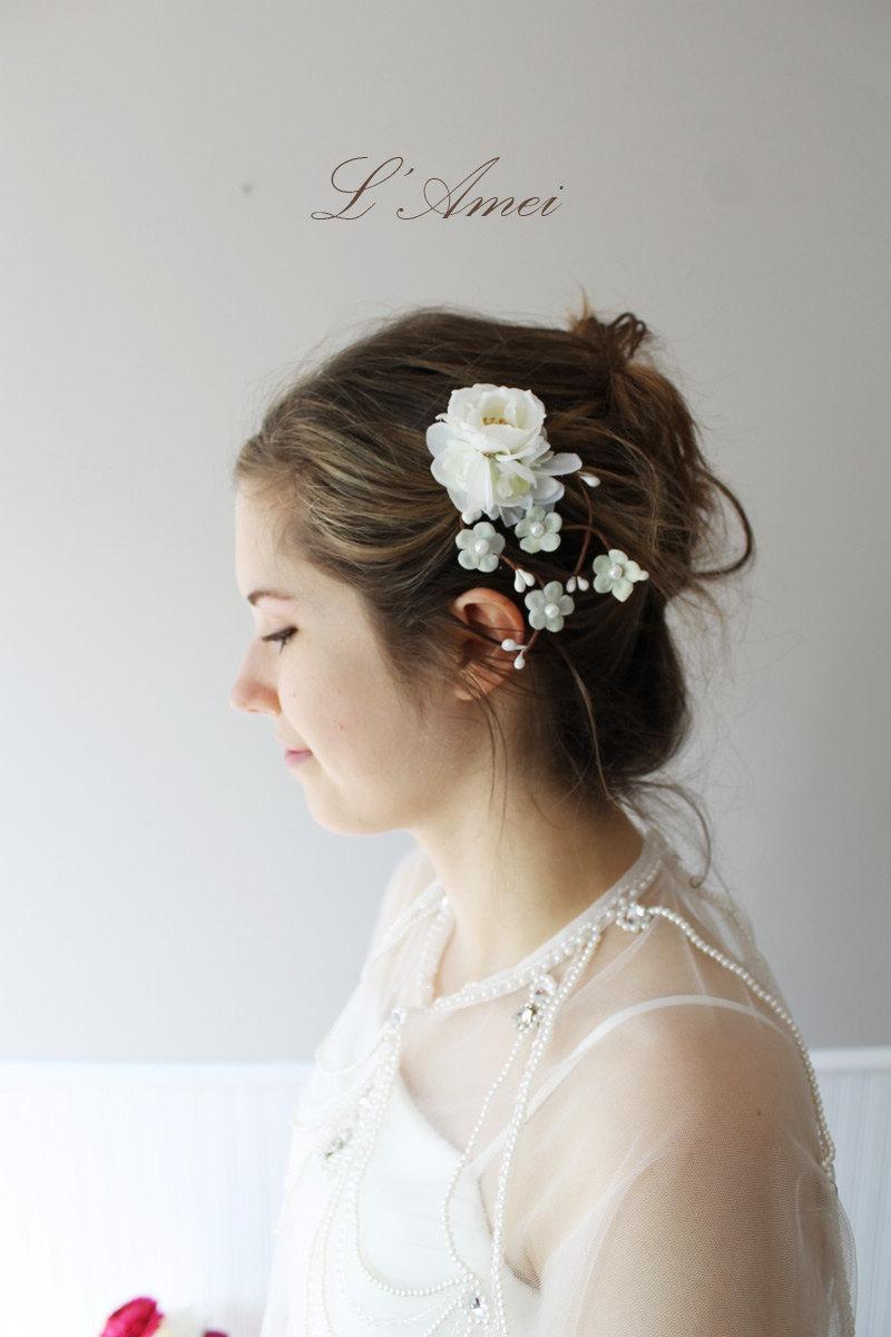 Свадьба - Small White Flower Bridal Hair Clip Wedding Accessory
