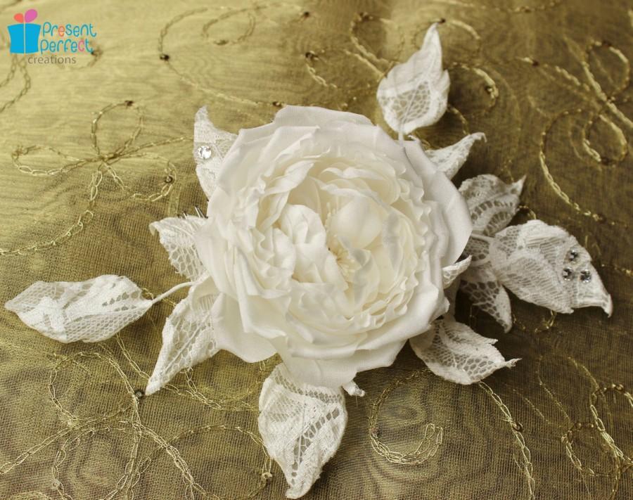 Wedding - Fabric comb, silk rose, fabric rose, white rose, lace bridal comb, white flower hair corsage. lace flower, lace hairpiece, lace bridal piece