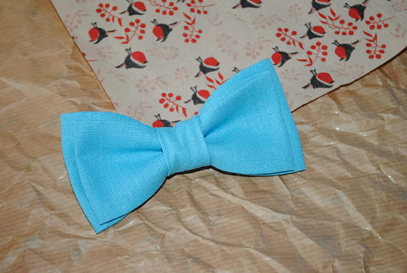 Свадьба - Blue linen bow tie Blue wedding groom's outfit Groomsmen gift set Blue linen self tie bowtie Anniversary gifts Hubby gift ideas Unusual ties
