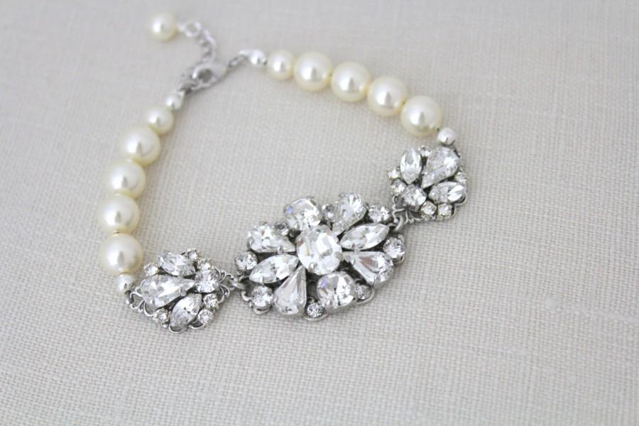 Mariage - Pearl Wedding bracelet, Crystal Bridal bracelet, Swarovski bracelet, Wedding jewelry, Chunky bracelet, Vintage style bracelet, Cuff bracelet