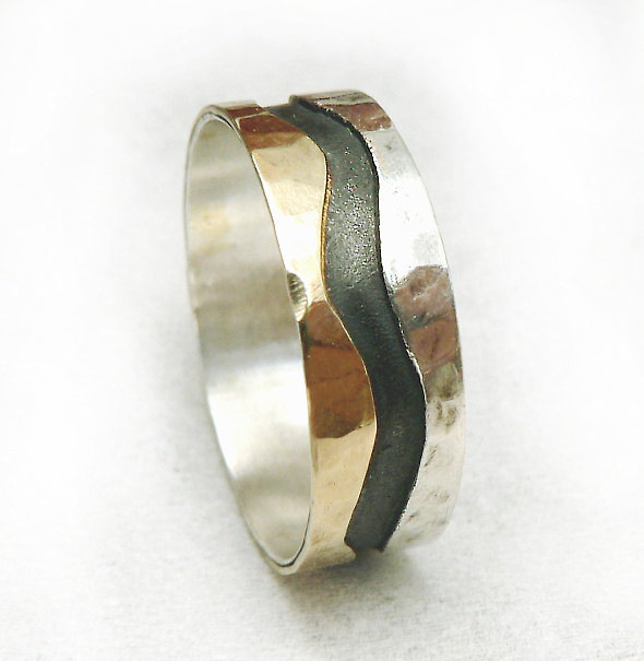 زفاف - Mountain range design, unique men's wedding band, tricolor ring, oxidized sterling silver, yellow gold, shiny silver, lightweight ring
