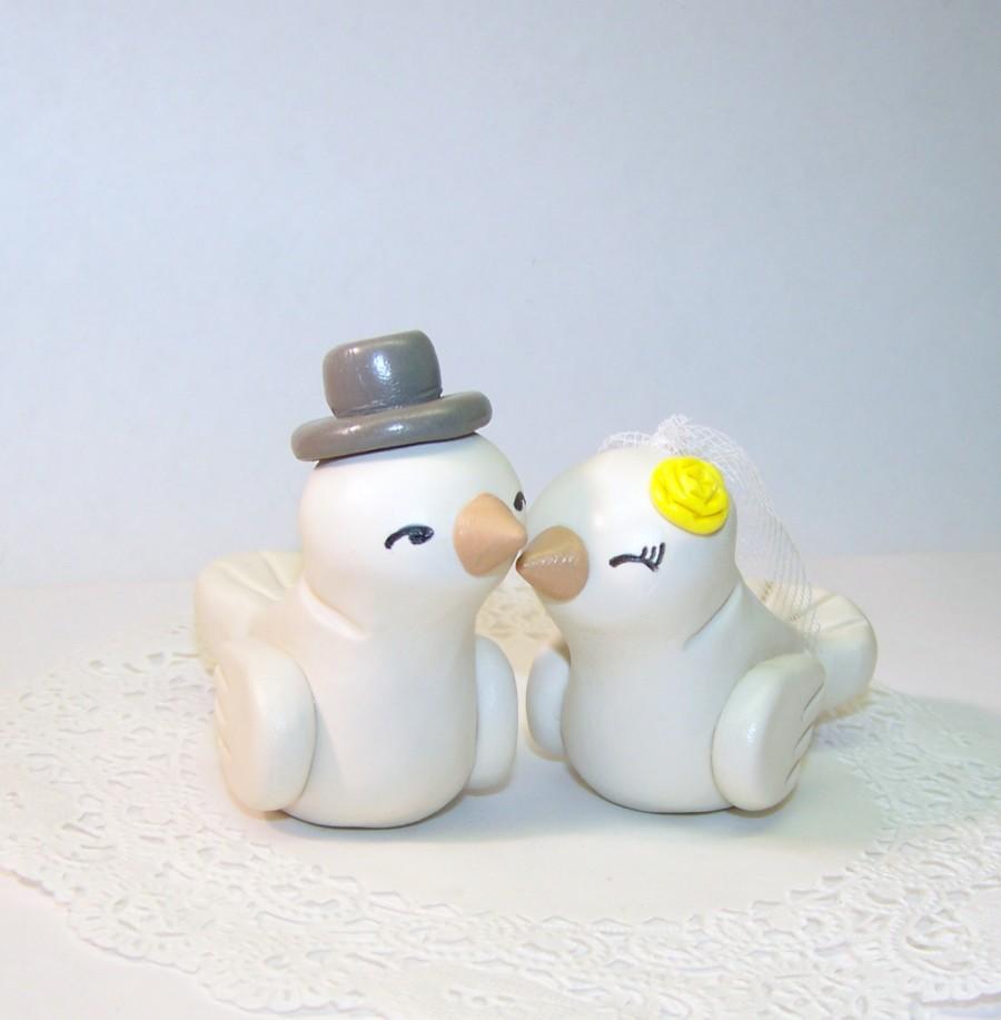 Hochzeit - Custom Love Bird Wedding Cake Topper Birds - High Fashion Medium Size - Elegant Wedding Decor - Fully Customizable - Fast Shipping