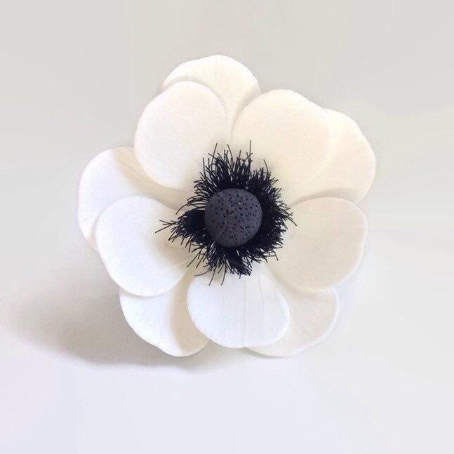 Свадьба - Anemone Sugar Flowers for wedding cake toppers, gumpaste decorators, DIY weddings