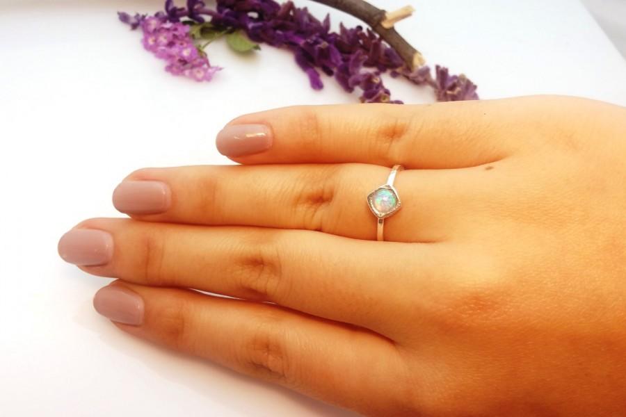 Mariage - Opal ring. Silver opal ring. Small opal ring. Fine silver rings. Tiny opal ring. Dainty opal ring. Stackable rings. Simple opal ring. silver