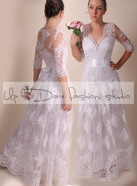 Mariage - Lace Wedding dress/front V neck/A line  Bridal Gown/ with sleeve