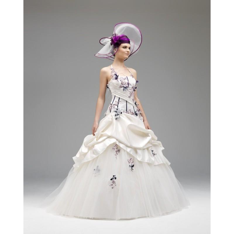 Mariage - Honorable A-line Halter Feathers/Fur Hand Made Flowers Sweep/Brush Train Tulle Wedding Dresses - Dressesular.com