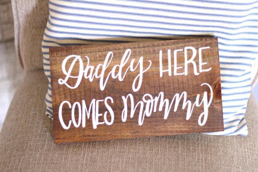 Mariage - Rustic Wedding Sign, Ring Bearer Sign, Daddy Here Comes Mommy Sign, Here Comes the Bride, Flower Girl Sign