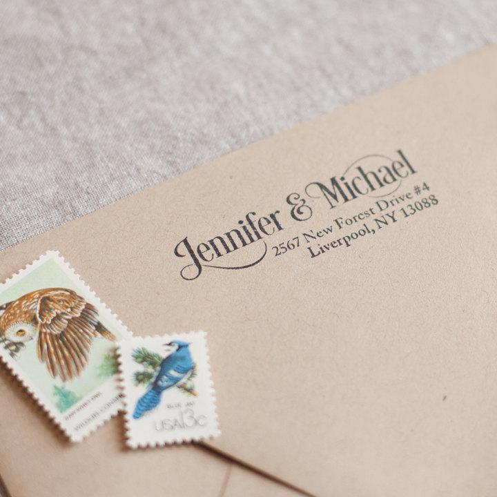 Mariage - Custom return address stamp SERIF SCRIPT DESIGN with wood handle - calligraphy stamp adress stamp - wedding stamp