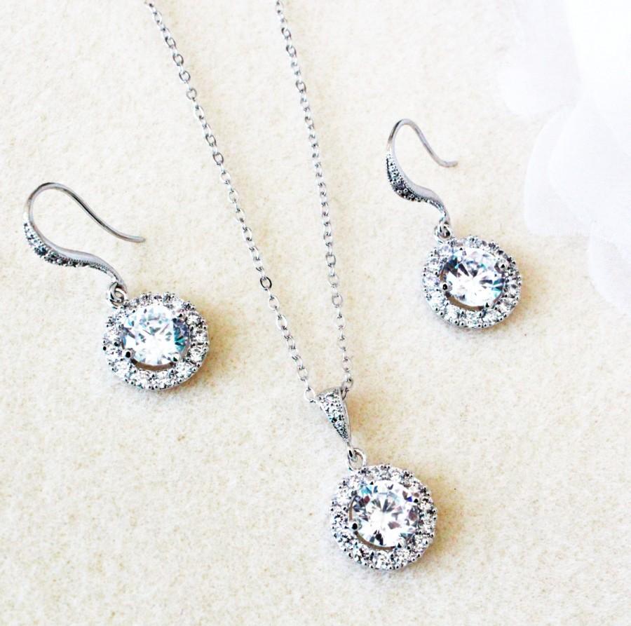 Hochzeit - Wedding Jewelry Set Bridesmaid Jewelry Set Bridal Jewelry Set Bridesmaids Gifts Crystal Round Halo Earrings and Necklace Set Bridal Party