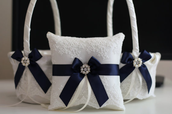 زفاف - Navy Blue Flower Girl Baskets   Navy Blue Wedding Pillow  Navy Wedding Baskets  Navy ring bearer Pillow with Lace  Lace Petals Baskets
