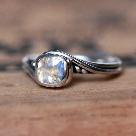 Mariage - Moonstone engagement ring, rainbow moonstone ring, unique gemstone ring sterling silver, silver swirl ring, pirouette ring, custom