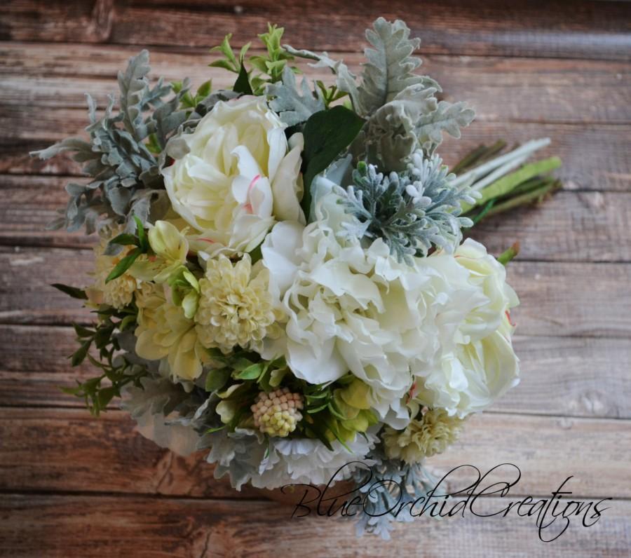 Mariage - Wedding Bouquet, Garden Bouquet, Vintage Inspired, Dusty Miller, Ranunculus Bouquet, Rustic Wedding Bouquet, Outdoor Wedding, Silk Bouquet