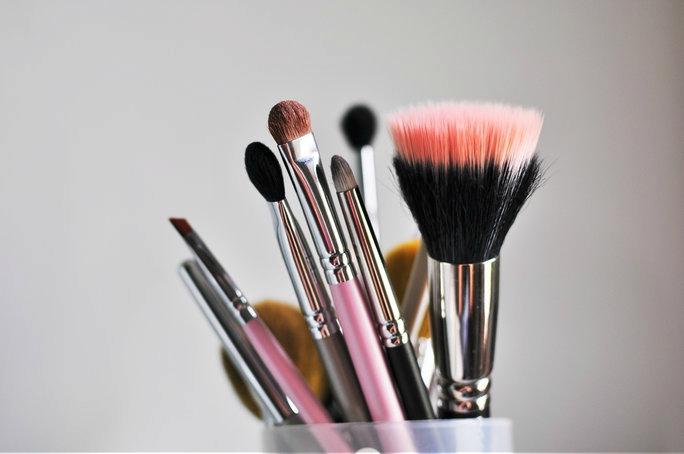 Wedding - 5 Great Ways To Clean your Makeup Brushes At Home! 