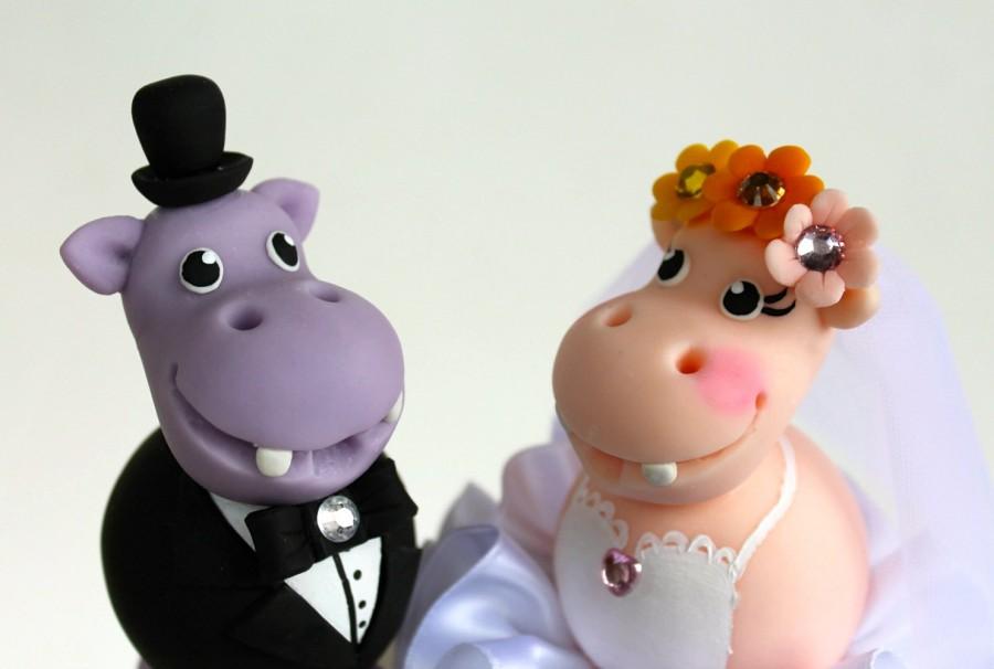 Hochzeit - Hippo wedding custom cake topper, personalized bride and groom cake topper, wedding keepsake, animal cake topper with banner