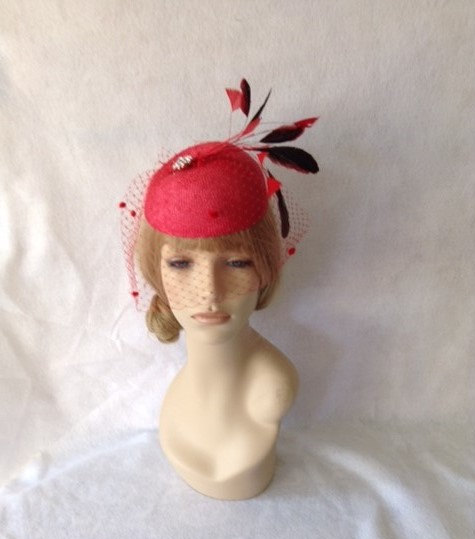 Свадьба - Red Kentucky Derby Fascinator Hat with Birdcage Dotted Veil, Melbourne Cup Hat, Derby Hats for Women, Spring Racing Hat, Ascot, Belmont