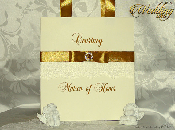 زفاف - Ivory Bridesmaids' Gift Bags with lace, Gold ribbone and name/Bridesmaid Paper bag/Bachelorette bags/Welcome bag for Bridal Party favors