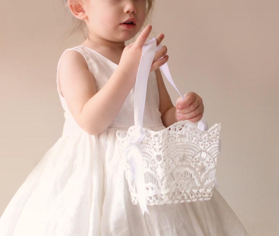 Hochzeit - Lace flower girl basket, White lace basket, Simple flower girl bag, Stiffened crochet lace, Classic white lace basket