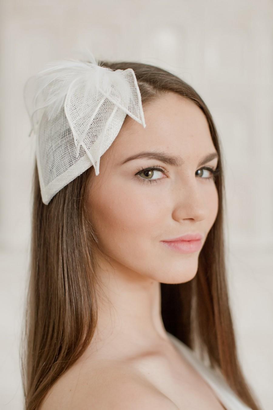زفاف - Bridal millinery hat with feather flower, Bridal millinery sinamay hat, bridal straw headpiece