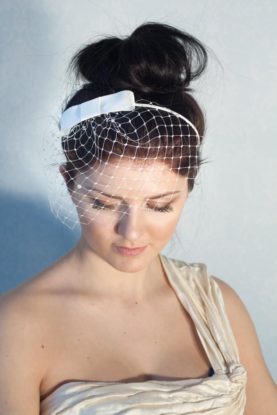 زفاف - Bridal bow headband with birdcage veil, white bridal birdcage on a headband, wedding pearl veil Audrey Hepburn