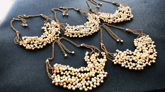 Mariage - Bridesmaid Necklace Set, Pearl Jewelry Set, Bridesmaid Jewelry Set of 5 Vintage Wedding Necklace Bridesmaid Pearl Necklace Gold Cream Sukran