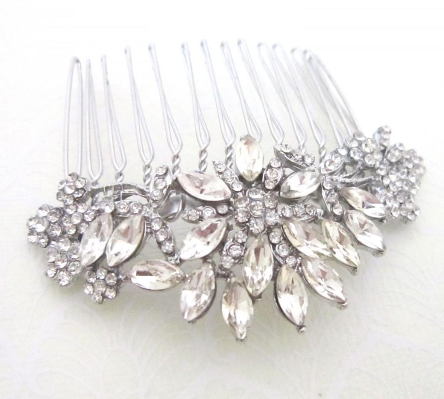 Hochzeit - Floral hair comb, Bridal comb, bridal hair comb, silver hair comb, gift for her, christmas wedding, winter wedding theme, crystal headpiece