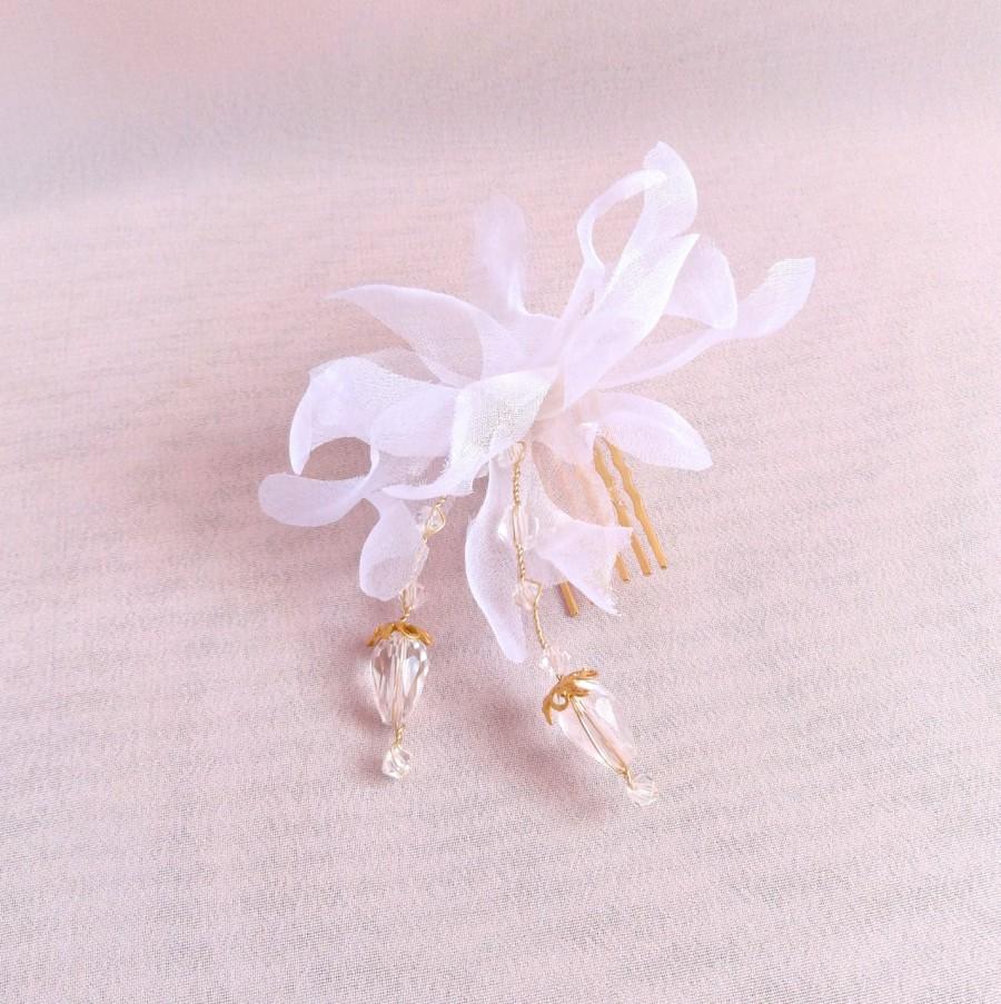 زفاف - Bridal crystal flower comb, On Fairy Wings wedding hair accessory, available in white, ivory, champagne, gray, rose blush Style 303