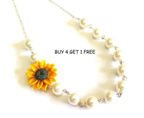 Hochzeit - Bridesmaid Jewelry, Sunflower Flower Girl Necklace, Wedding White pearl, Yellow Sunflower, Bridesmaid Jewelry, Bridesmaid Necklace