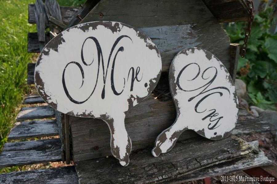 Свадьба - Mr and Mrs Sign. Paddle. Rustic Wedding. Chalkboard Sign. Photo Props. Save The Date Props. Photo Booth Props. Shabby Chic Wedding. Vintage.
