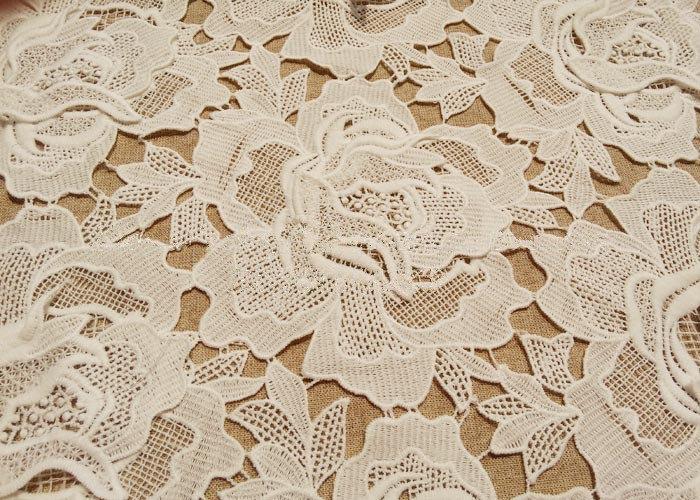 Hochzeit - Gorgeous 3D Guipure Big Rose Lace Fabric for Bridal Dress, Bodices, Skirt, Shorts, Boleros, Craft Making 47 Inch Wide