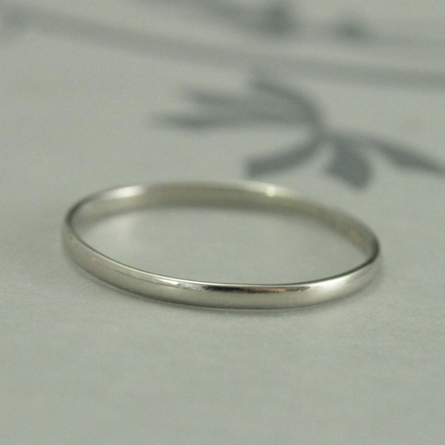 زفاف - 10K White Gold Wedding Band--1.5mm Skinny Minnie Plain Jane Half Round Band--Women's Wedding Band--Hand Made Wedding Ring in Recycled Gold