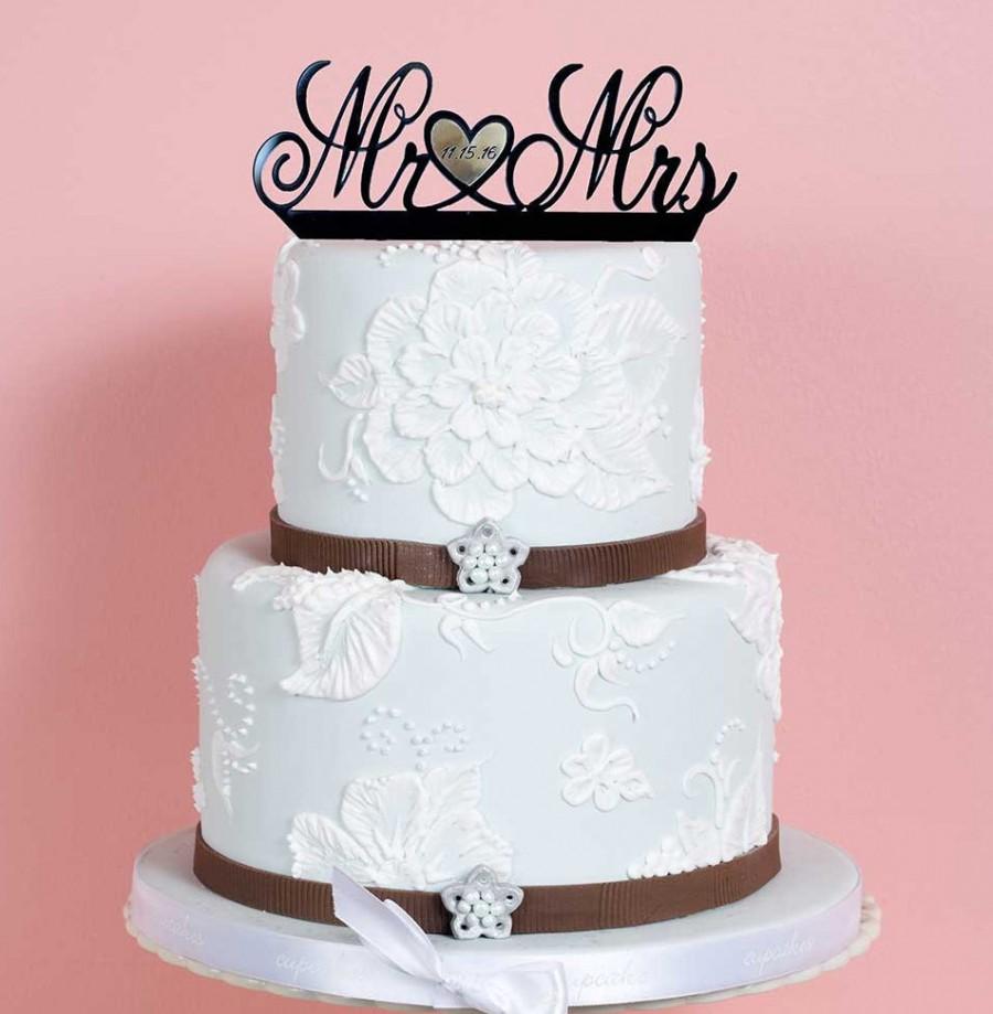 Свадьба - Wedding Cake Topper - Custom Mr and Mrs - Gold Heart Date Cake Topper - Personalized Wedding Cake Topper Black and Gold