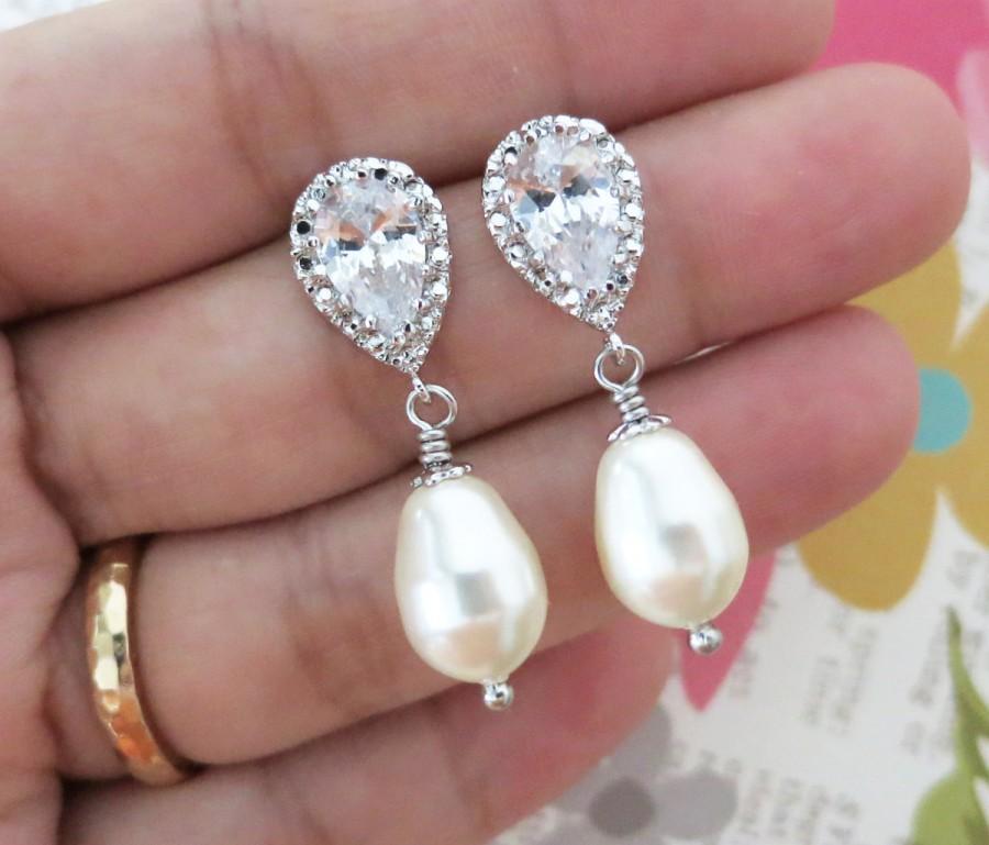زفاف - Carolyn - Cubic Zirconia Teardrop earrings, Swarovski teardrop pearl earrings, Wedding Bridal Brides Bridesmaids Earrings Jewelry, silver